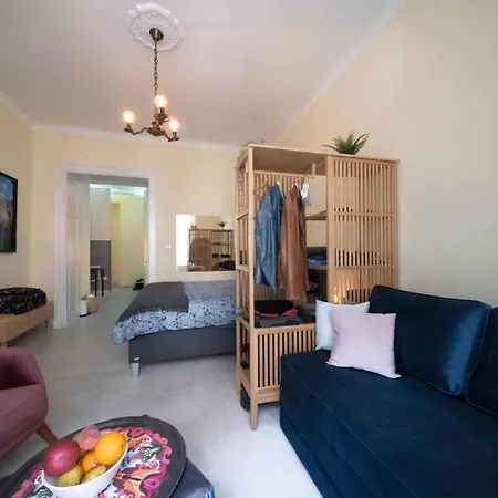 Sunlit Artist Daire *