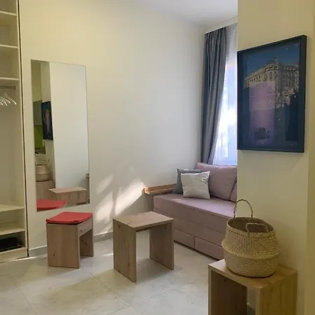 Sunlit Artist Apartament